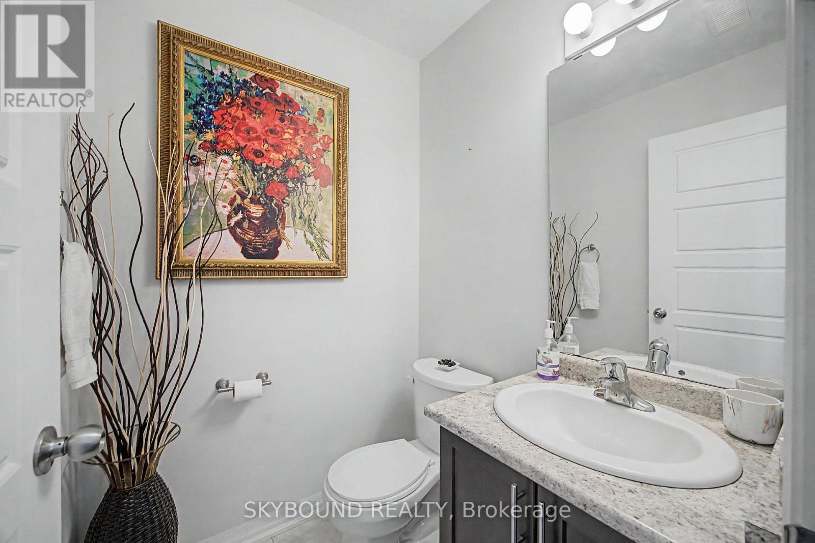 #3 290 BARTON STREET W - 9