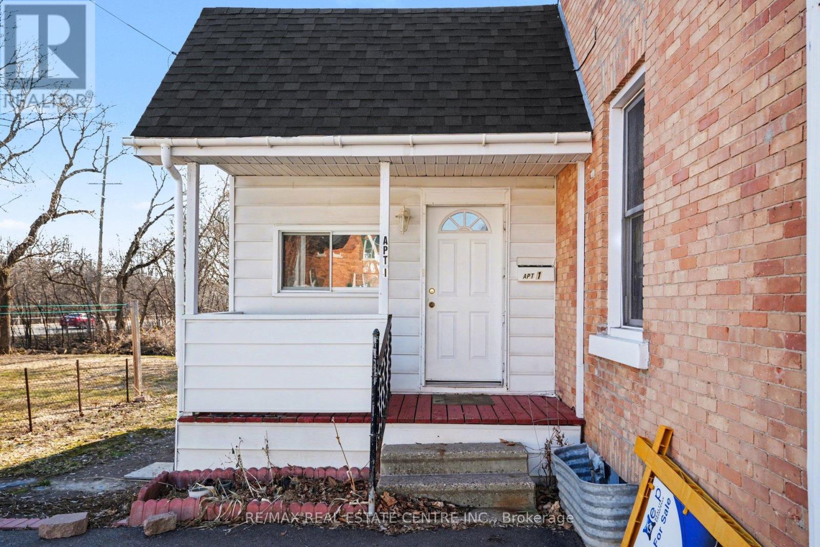 84 BANK STREET N - 3