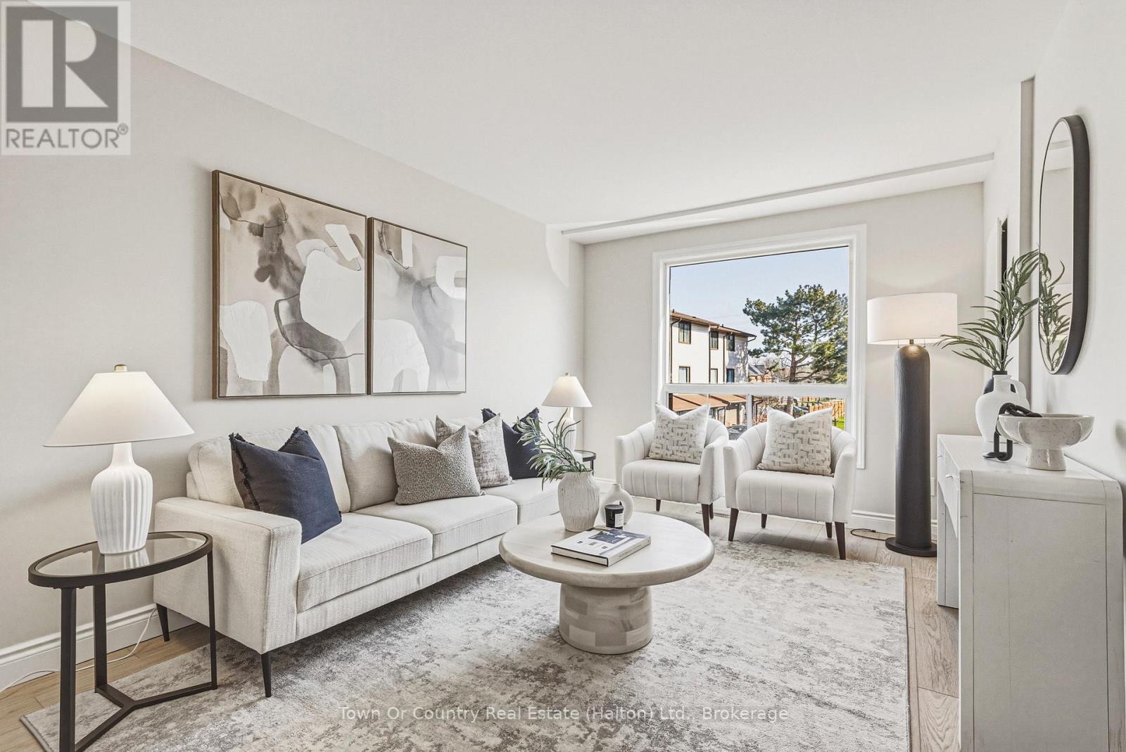 2 - 64 BRONTE STREET S