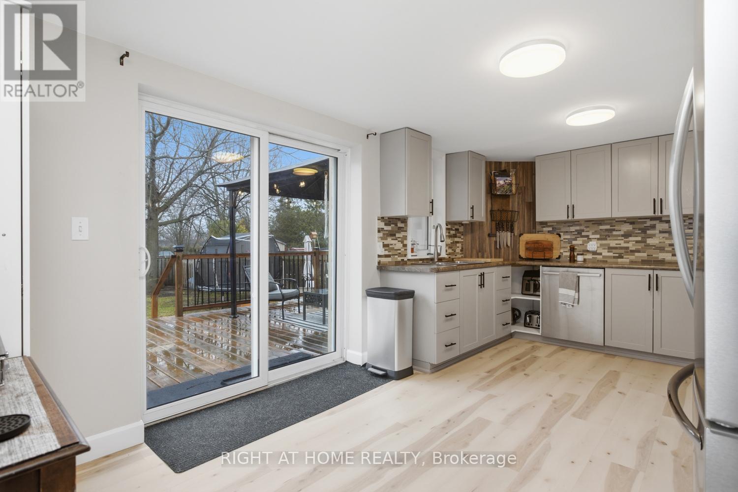 60 KING STREET E - 10