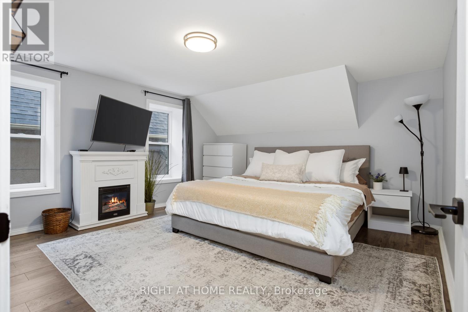 60 KING STREET E - 15