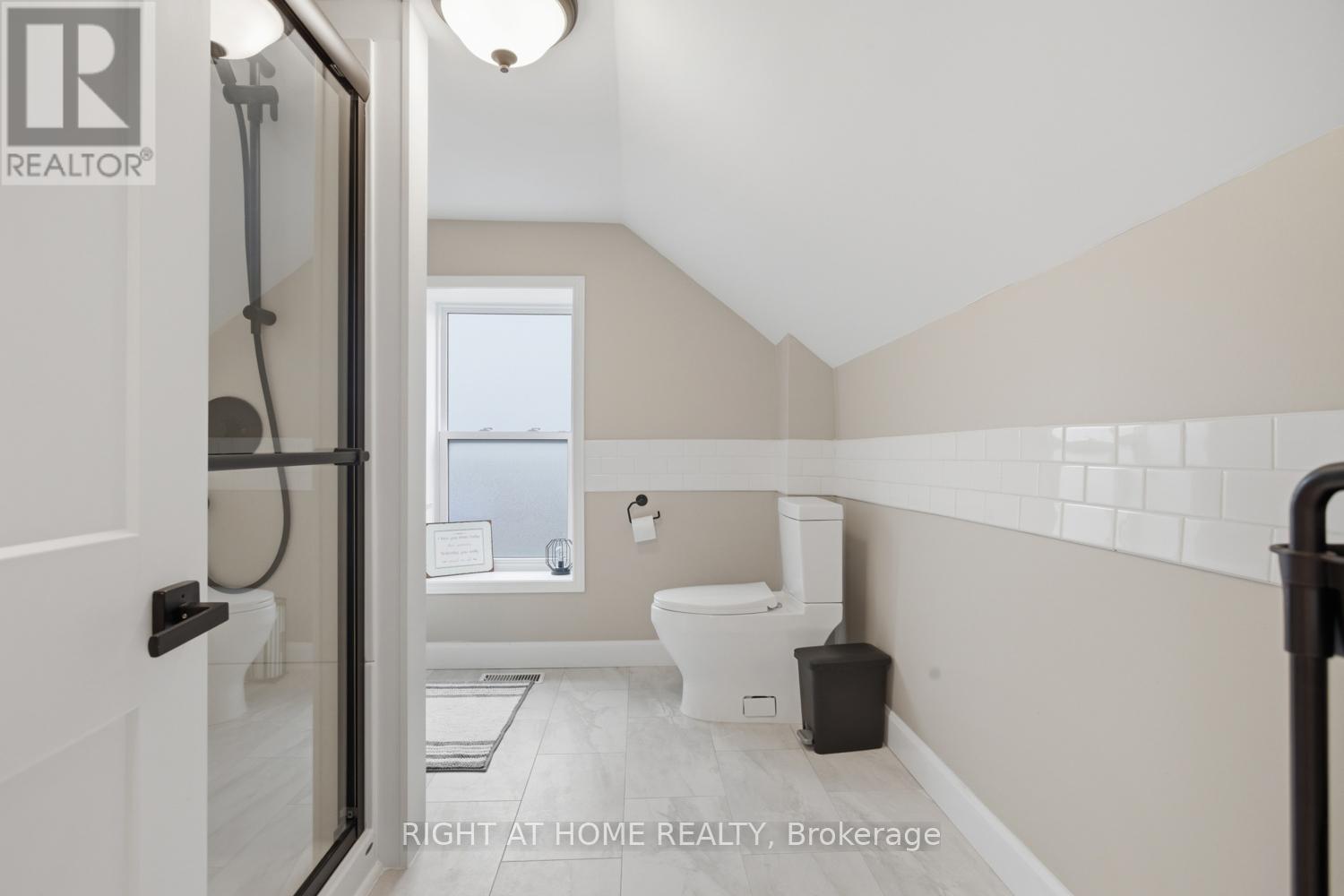 60 KING STREET E - 18