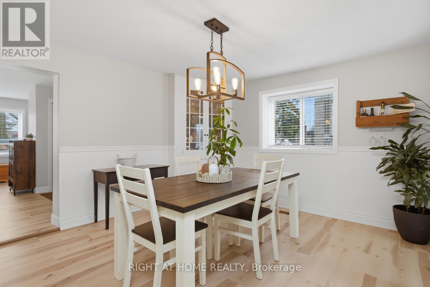 60 KING STREET E - 7