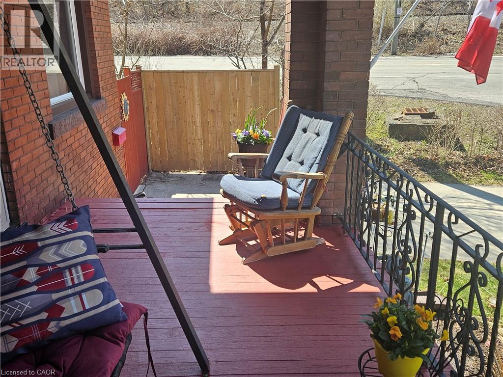 253 GROSVENOR Avenue S - 4