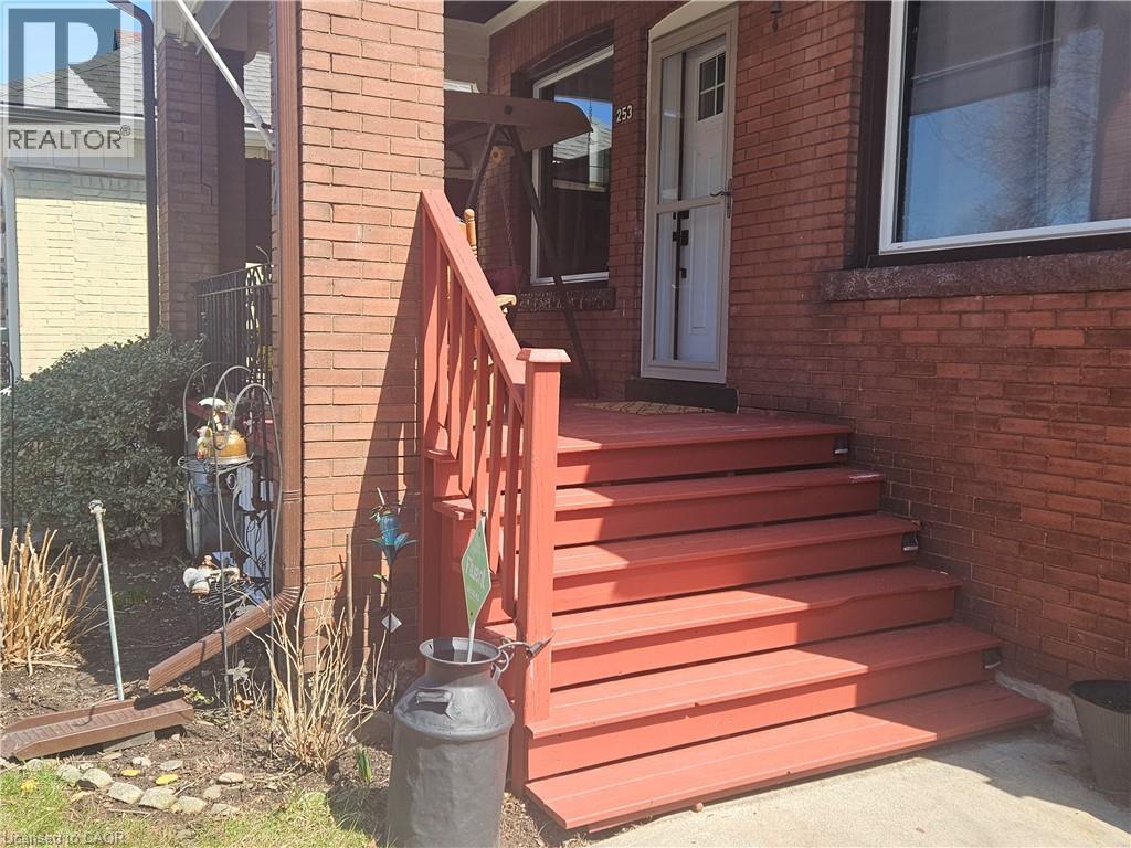 253 GROSVENOR Avenue S - 2