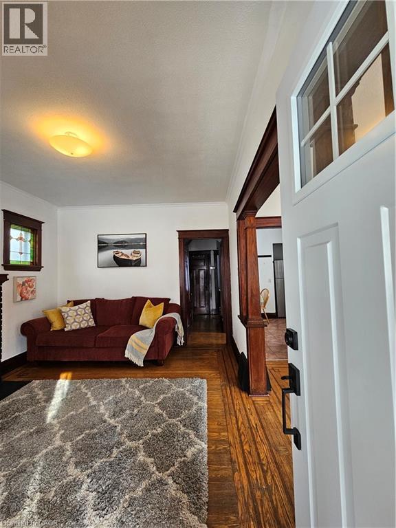 253 GROSVENOR Avenue S - 8