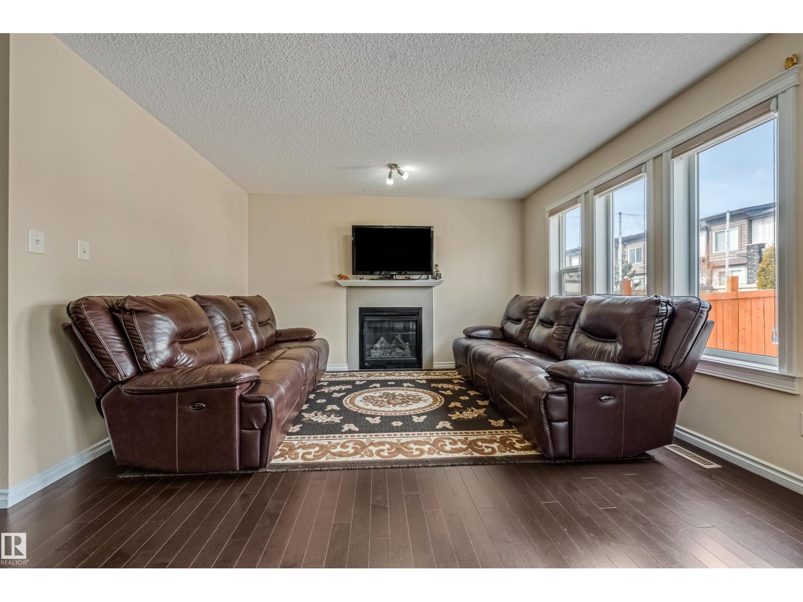 2314 22 AV NW, Edmonton