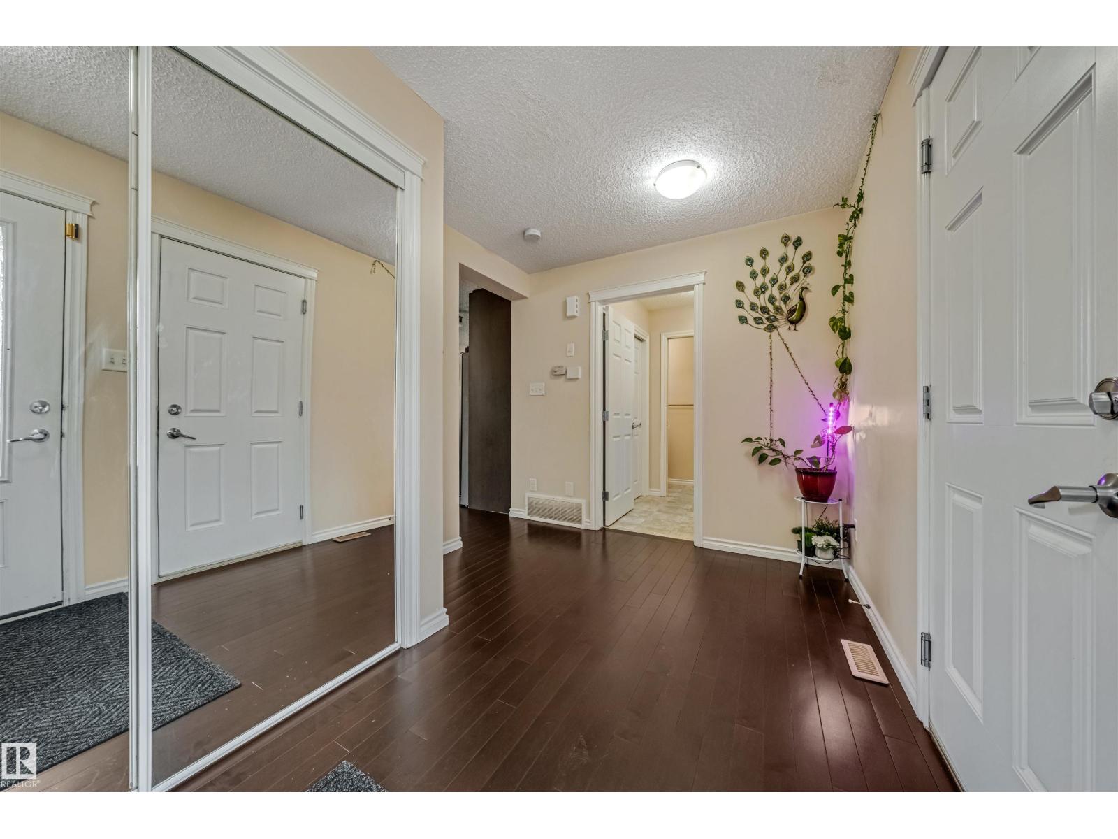 2314 22 AV NW, Edmonton