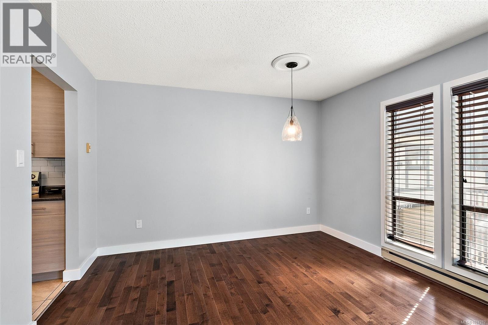 #6 1464 FORT ST - 19