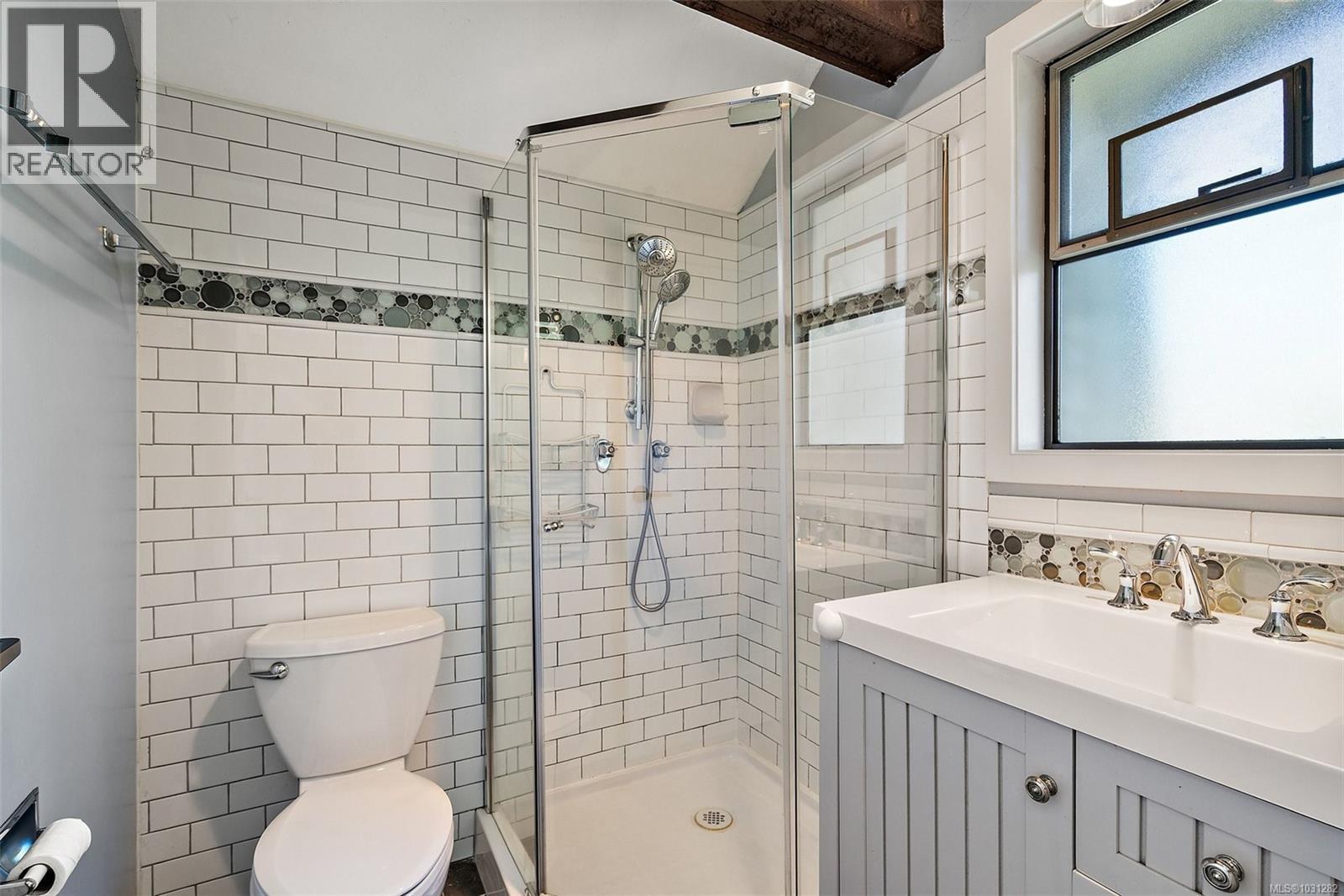 #6 1464 FORT ST - 21