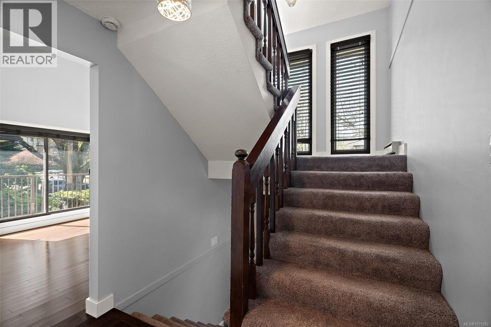 #6 1464 FORT ST - 25