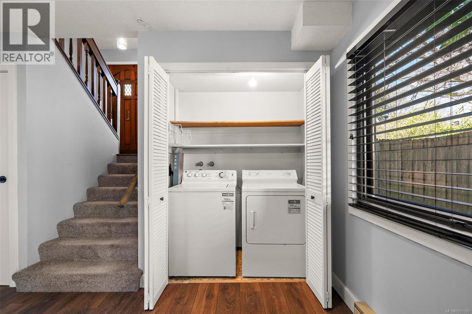 #6 1464 FORT ST - 26