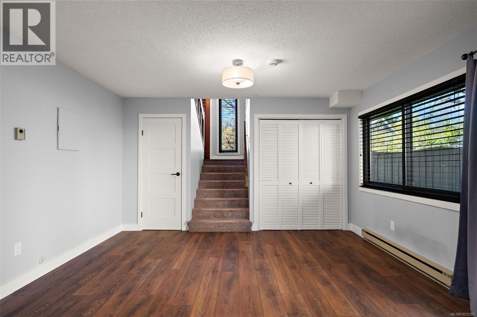 #6 1464 FORT ST - 30