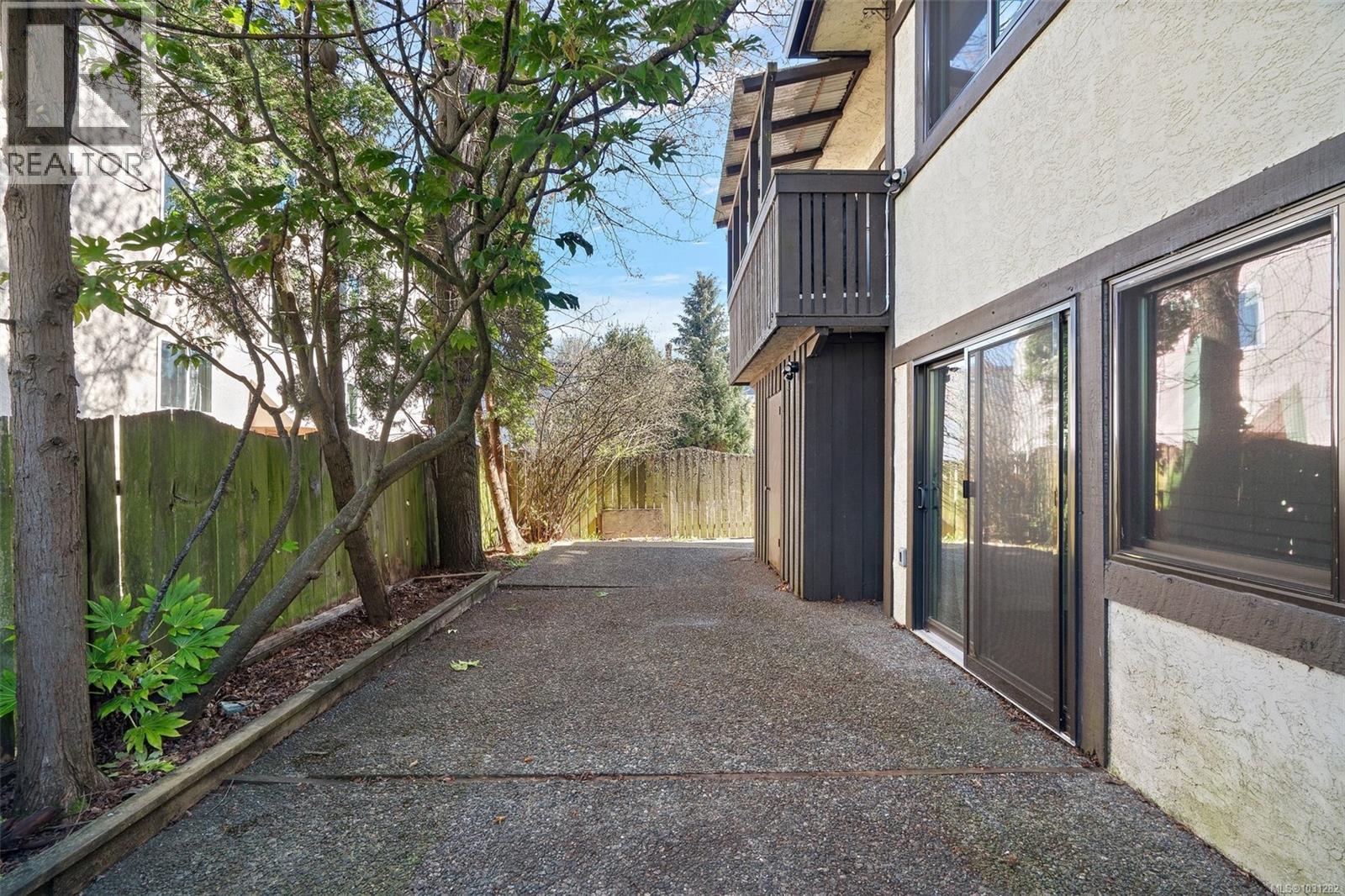 #6 1464 FORT ST - 34