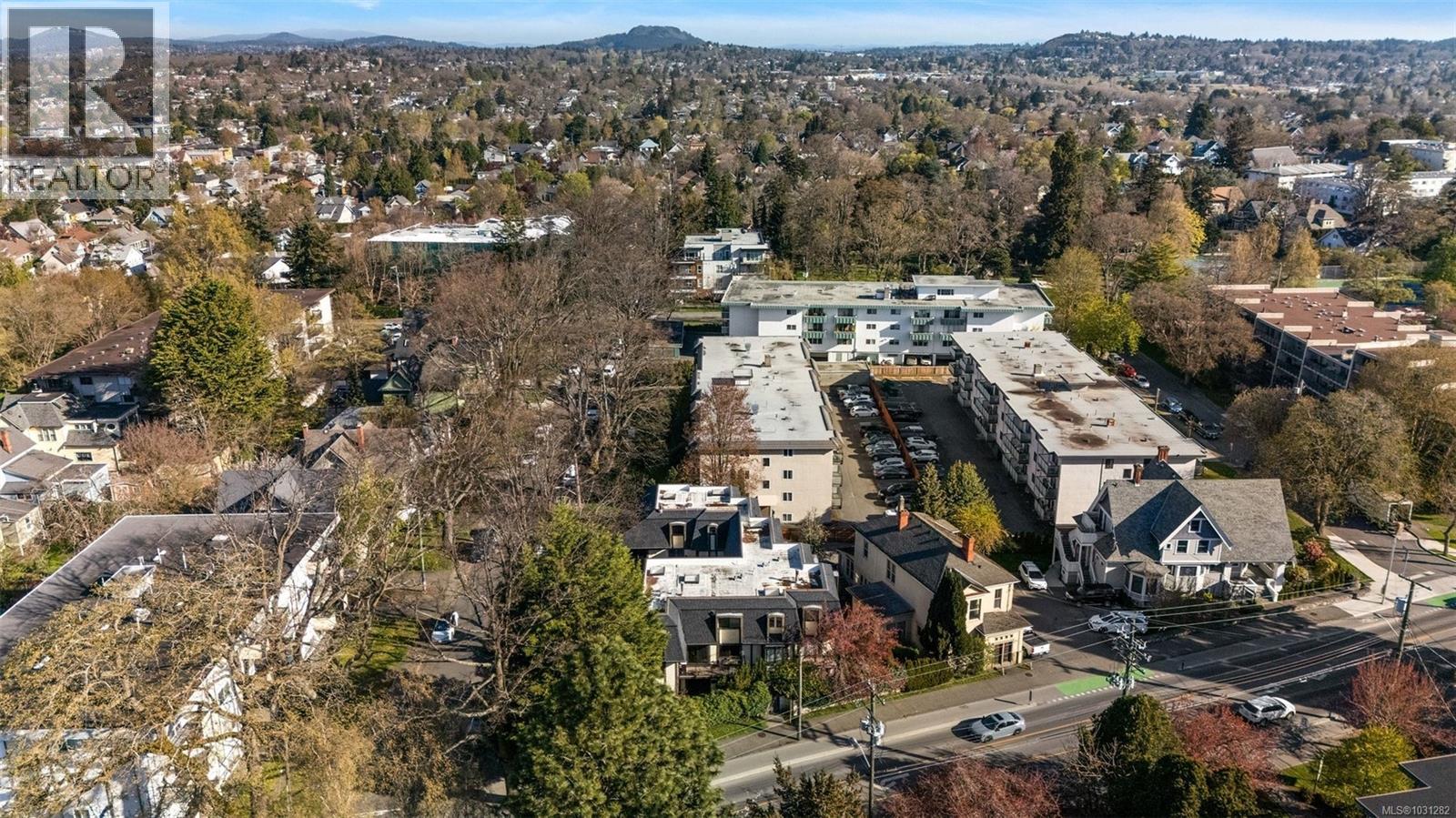 #6 1464 FORT ST - 36