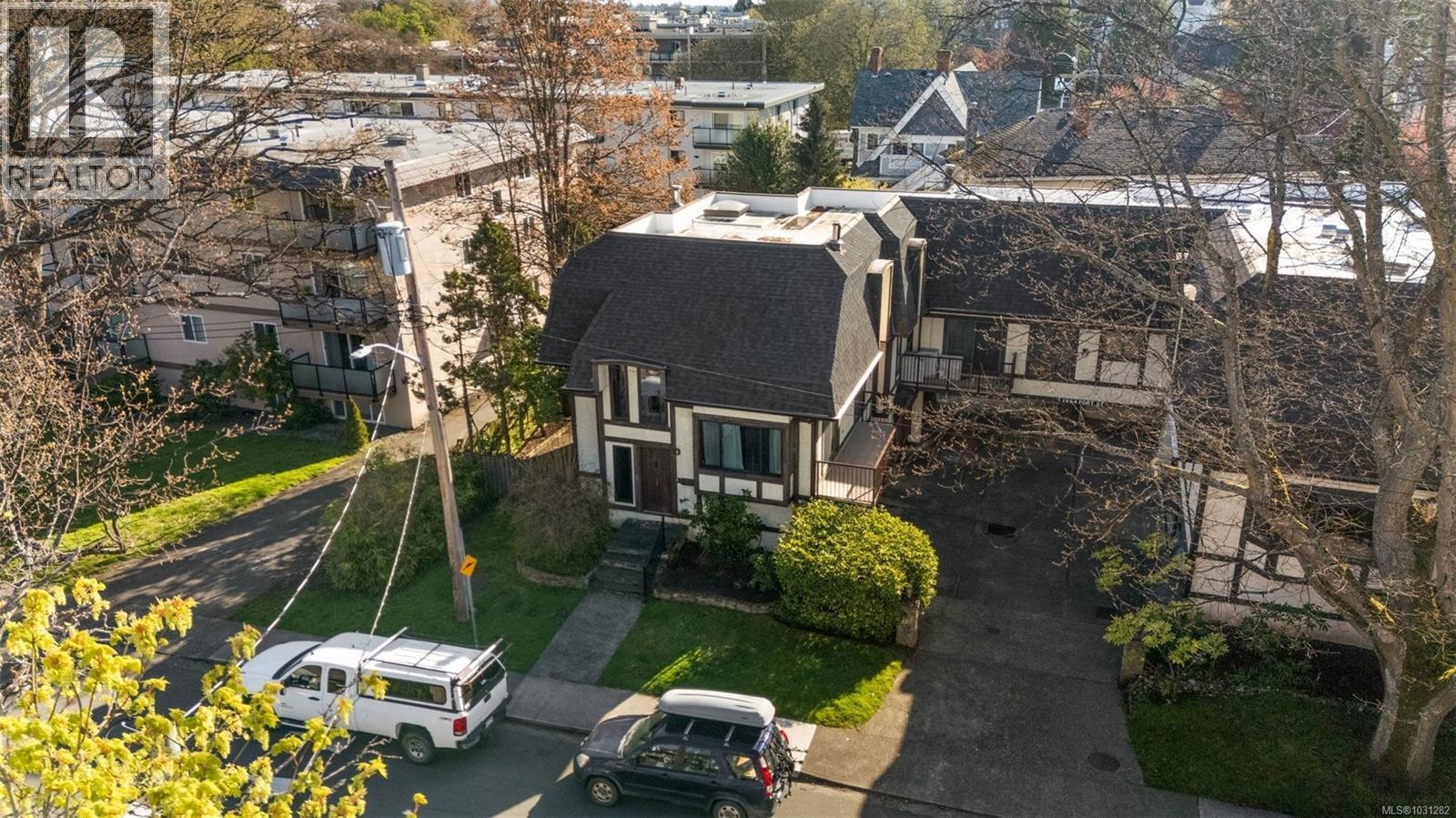 #6 1464 FORT ST - 38