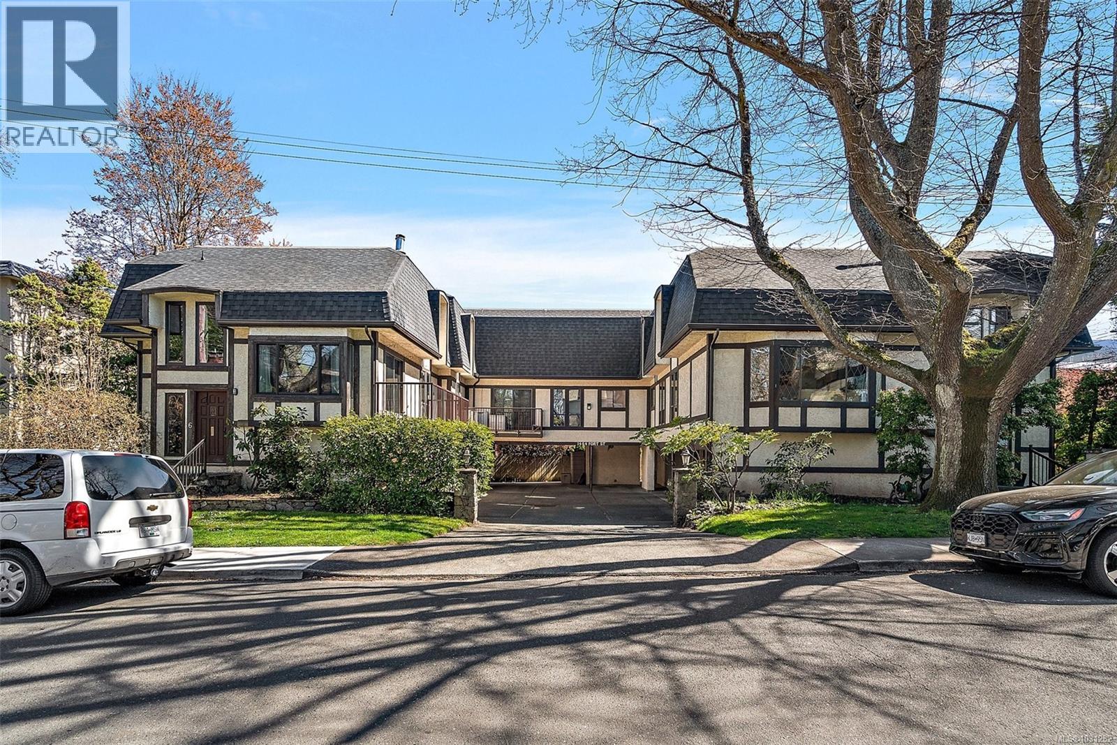 #6 1464 FORT ST - 39