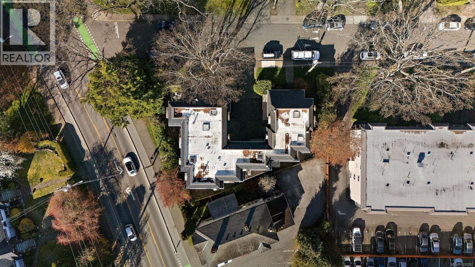 #6 1464 FORT ST - 40