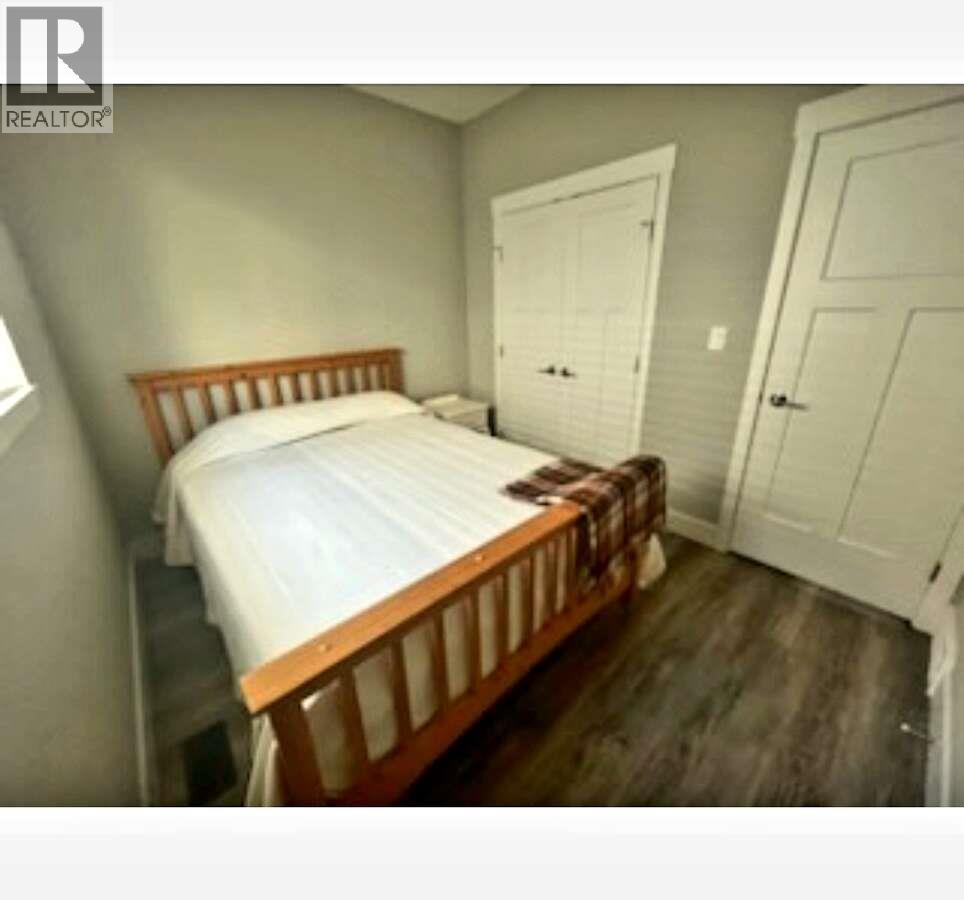 2081 14 AVENUE SE - 14