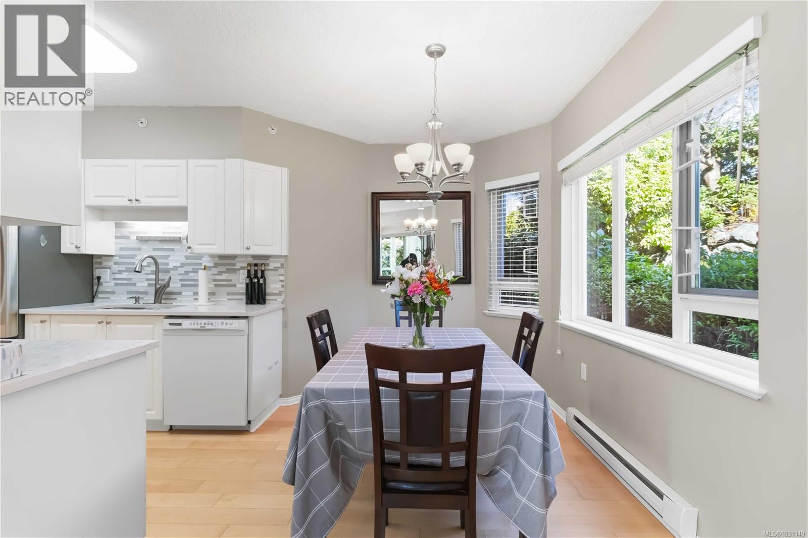 101 1521 Church Avenue, Saanich