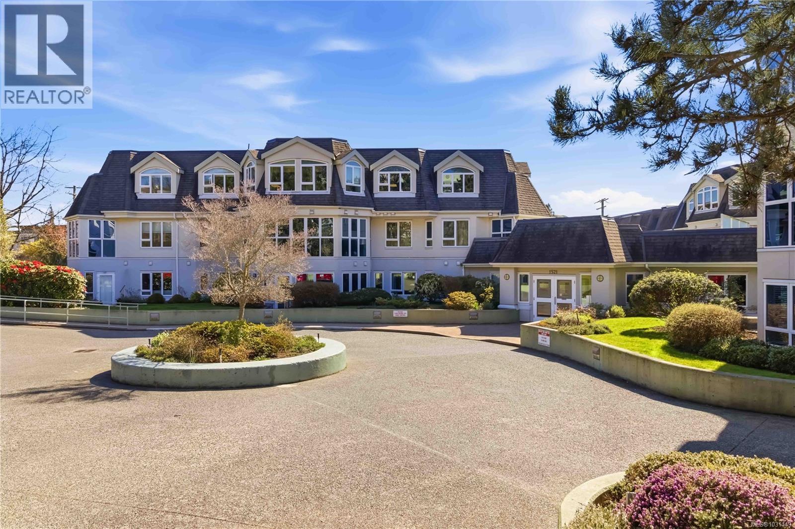 101 1521 Church Avenue, Saanich