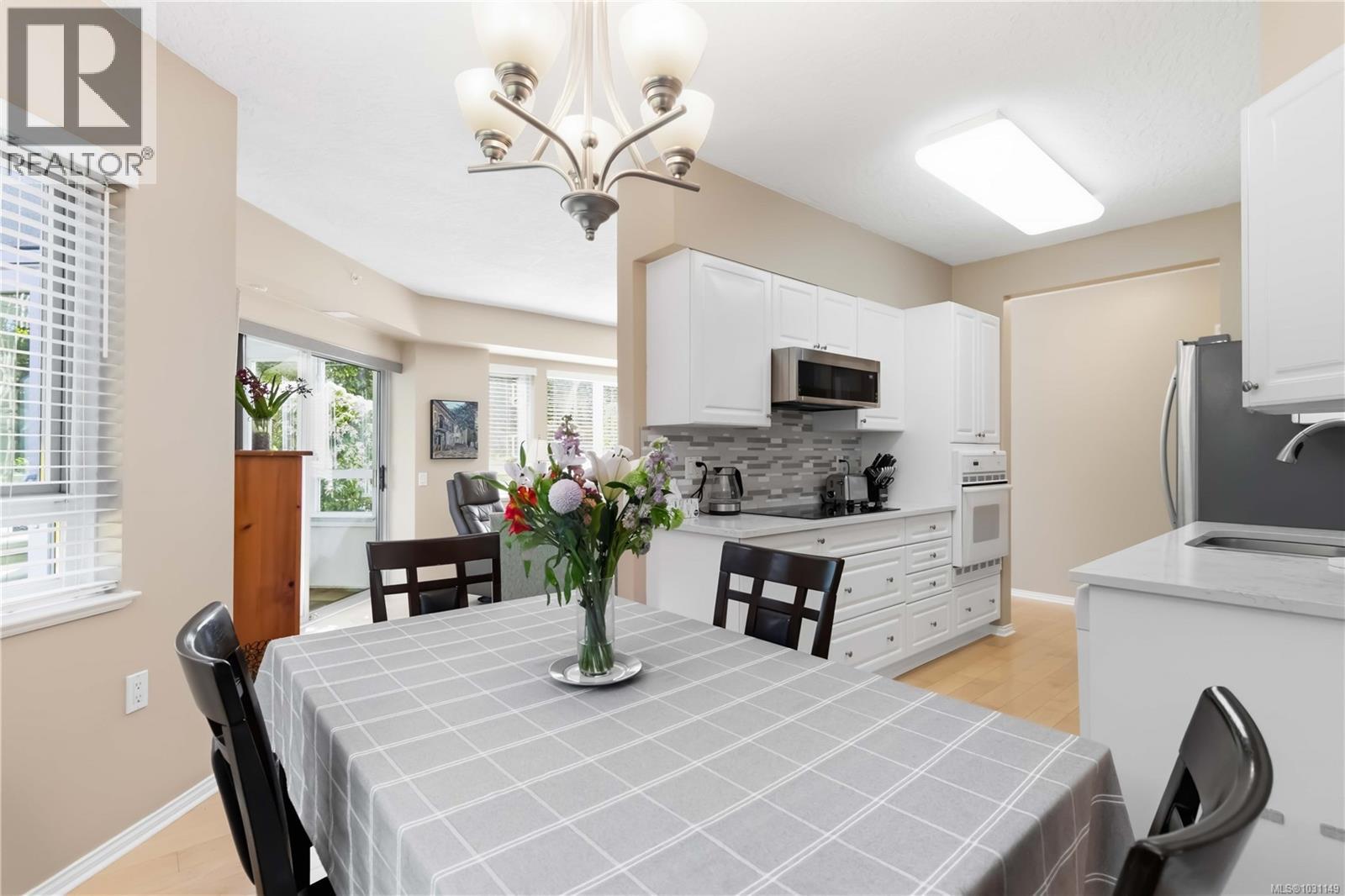 101 1521 Church Avenue, Saanich