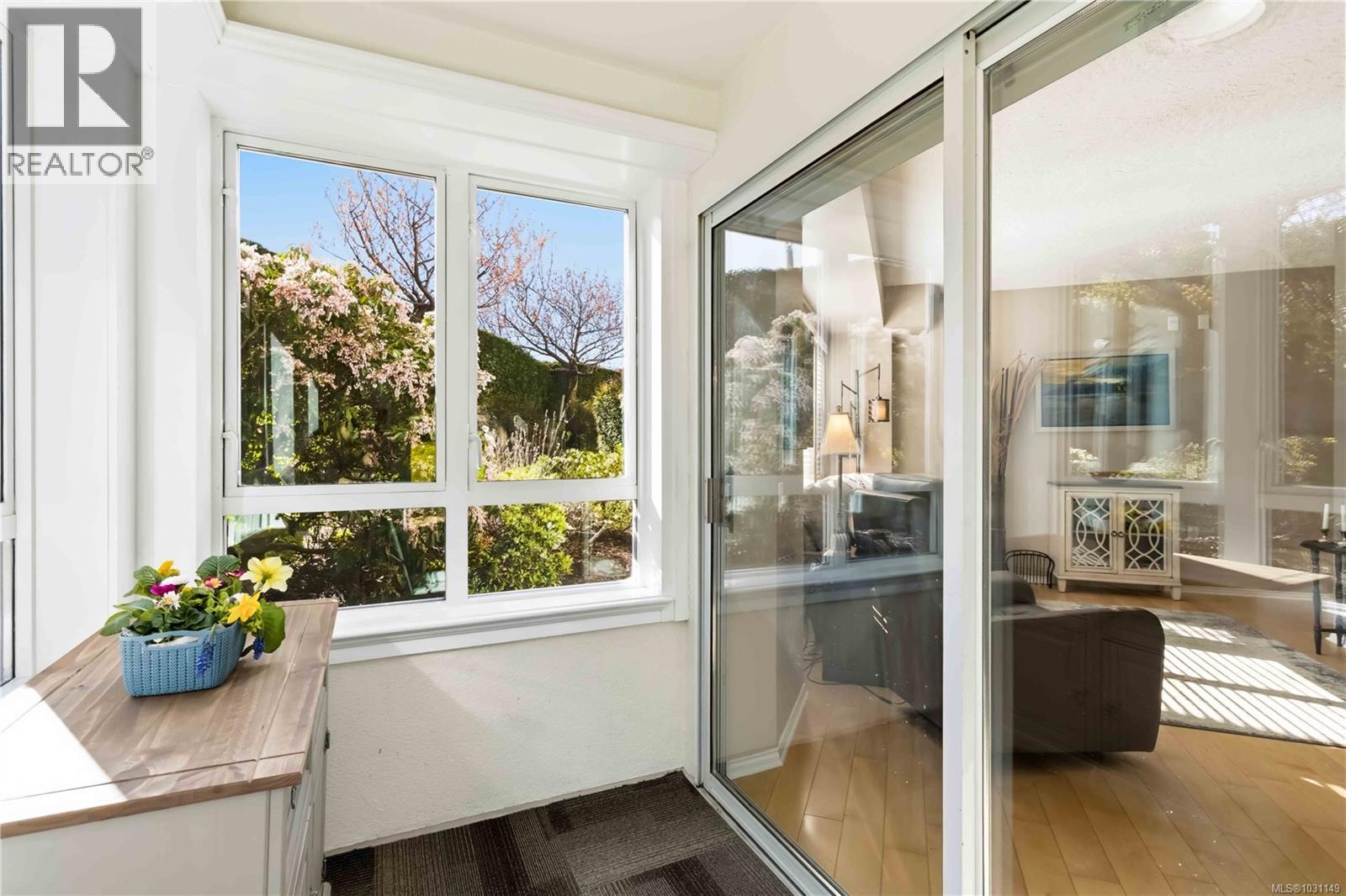 101 1521 Church Avenue, Saanich