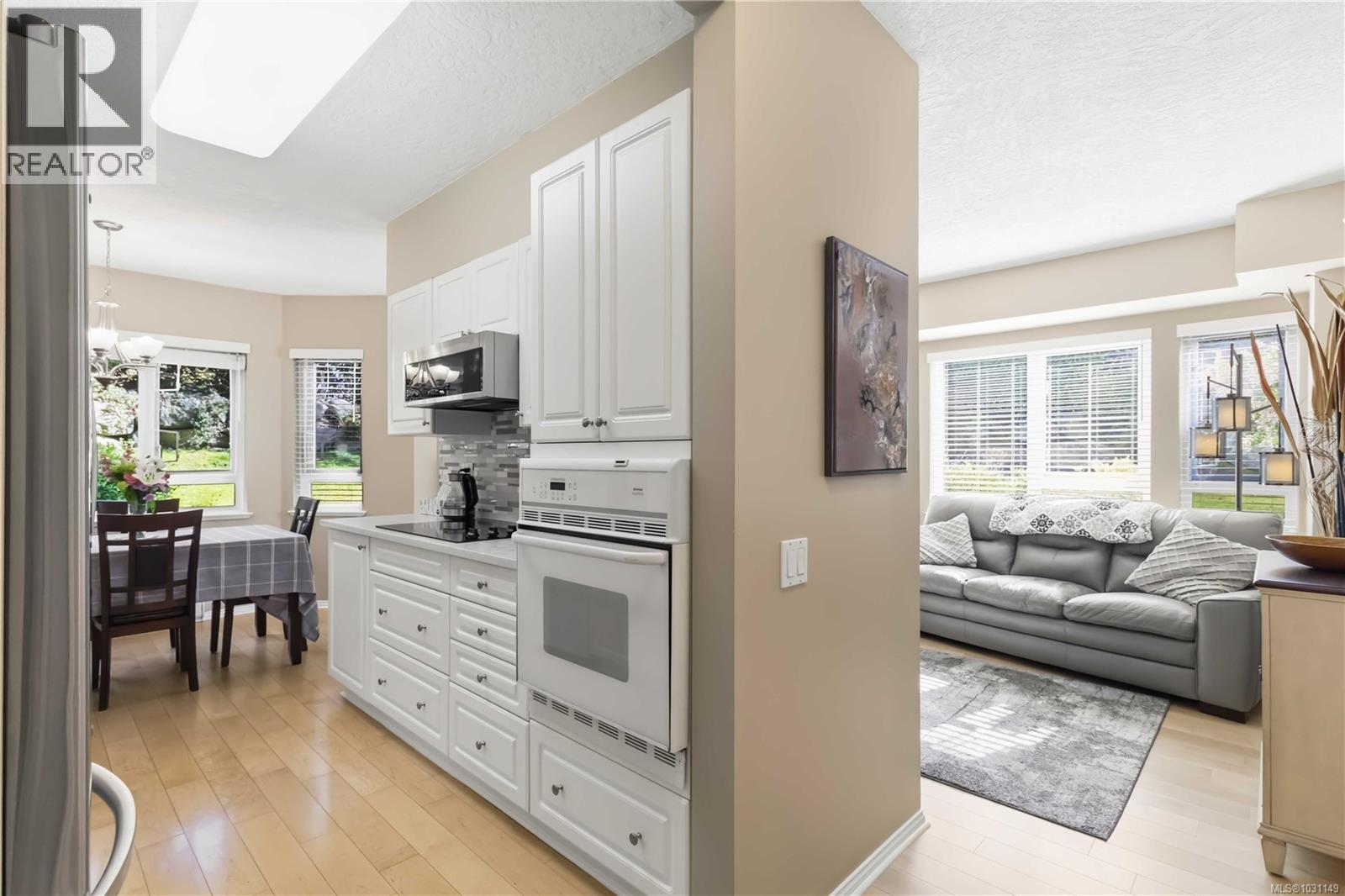 101 1521 Church Avenue, Saanich