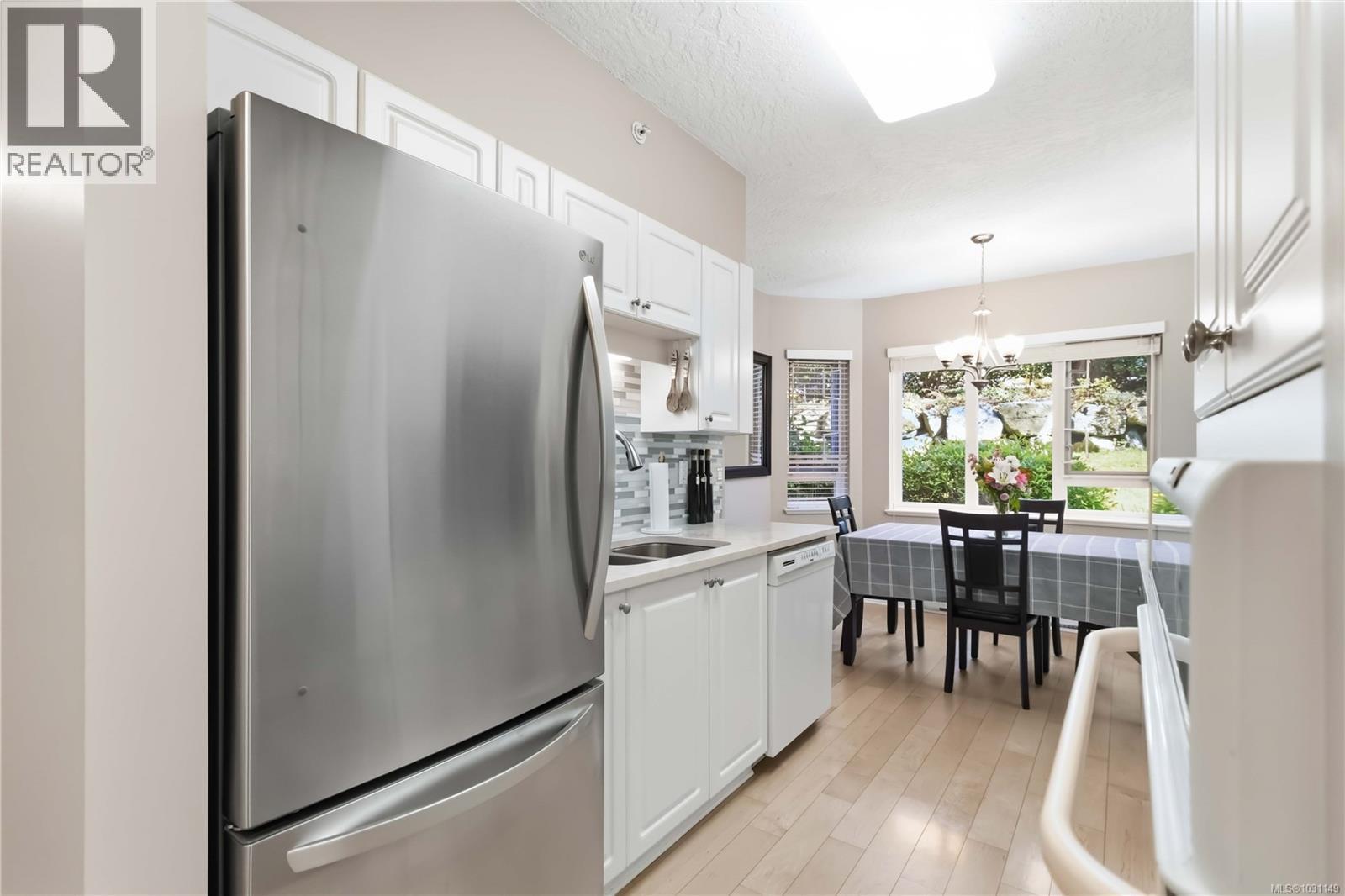 101 1521 Church Avenue, Saanich