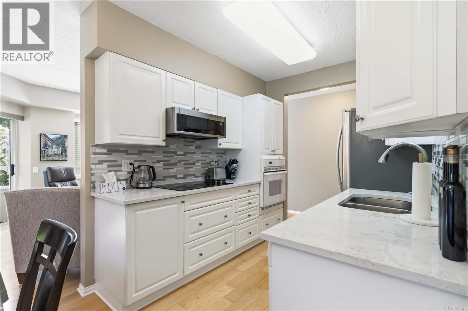 101 1521 Church Avenue, Saanich