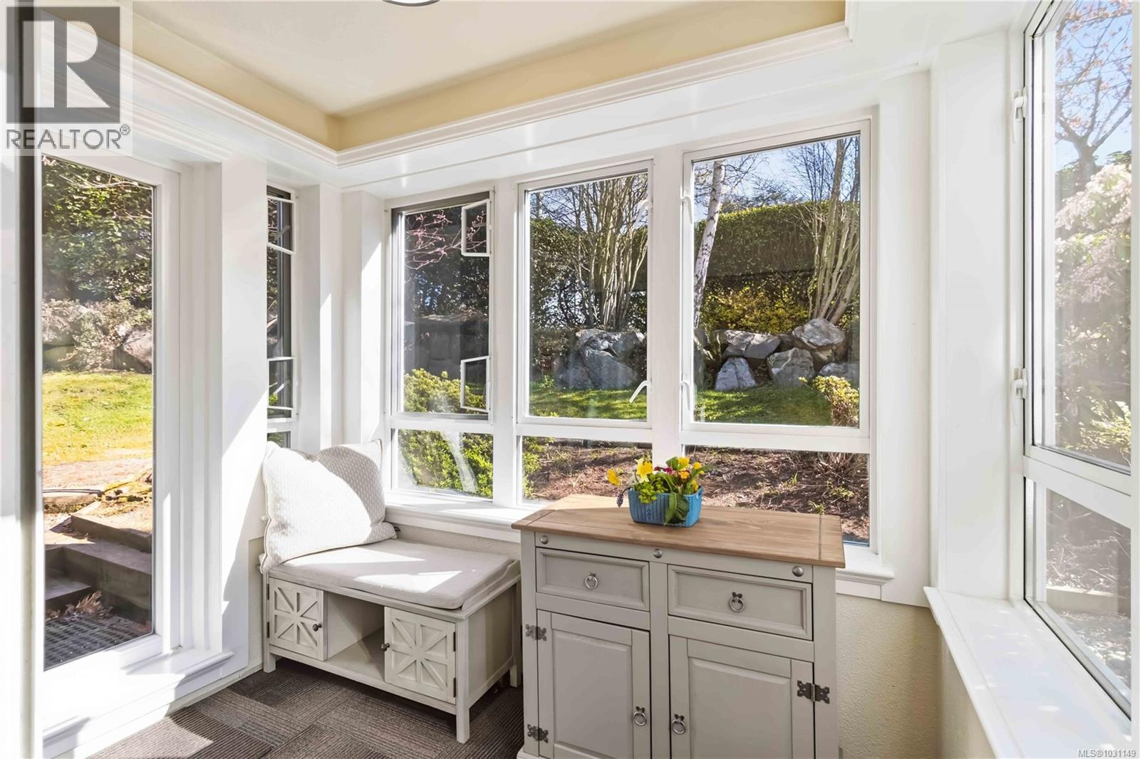 101 1521 Church Avenue, Saanich