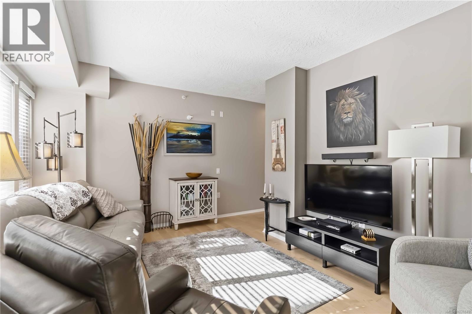 101 1521 Church Avenue, Saanich