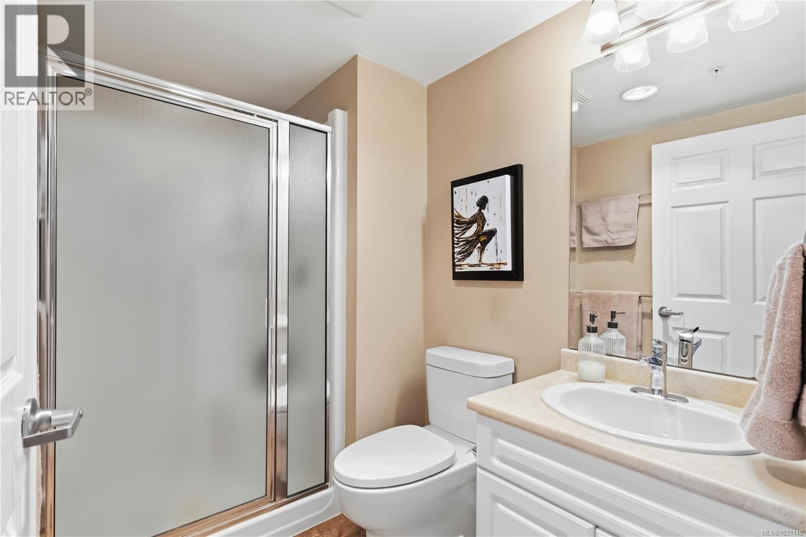 101 1521 Church Avenue, Saanich