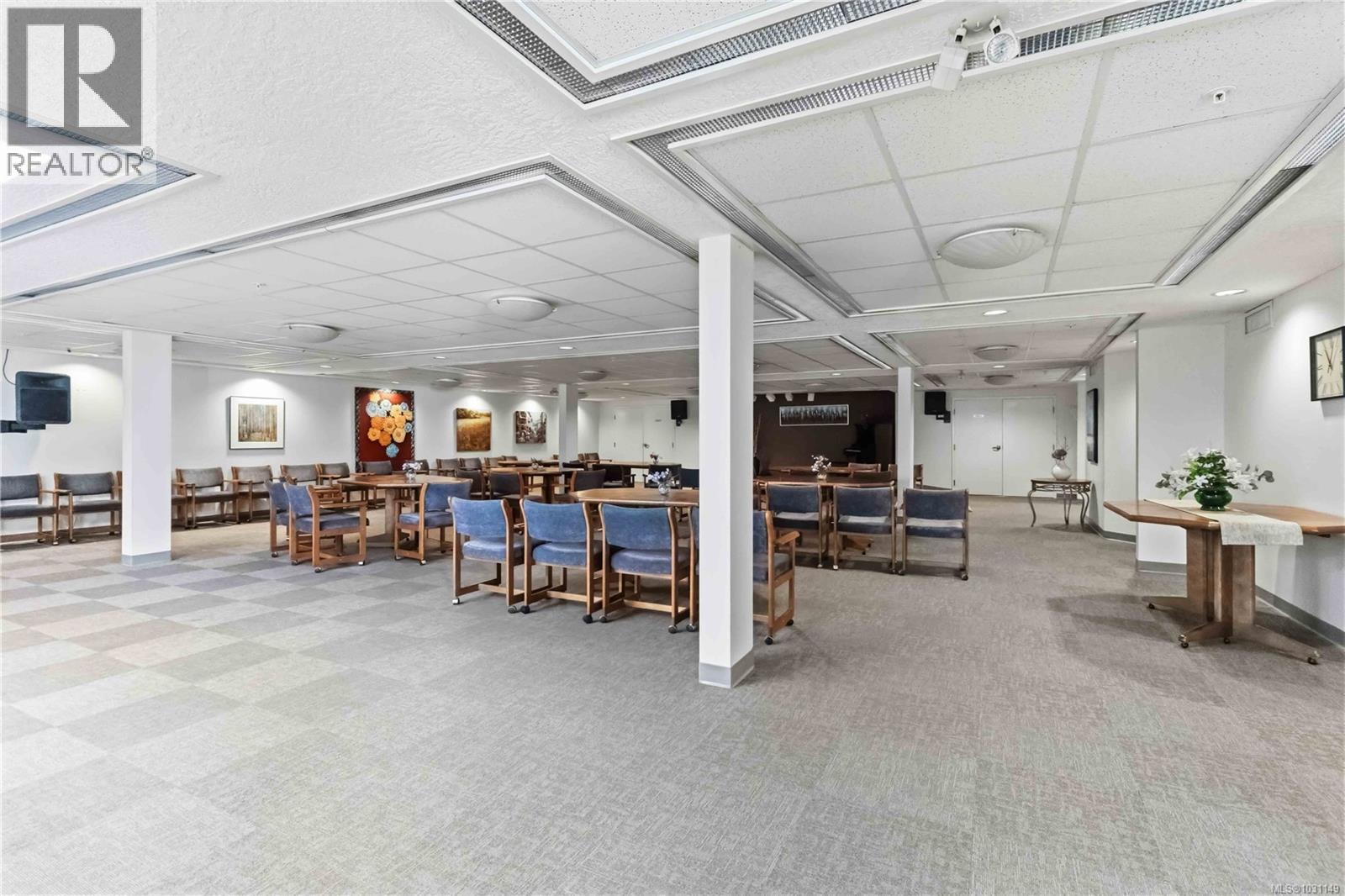 101 1521 Church Avenue, Saanich