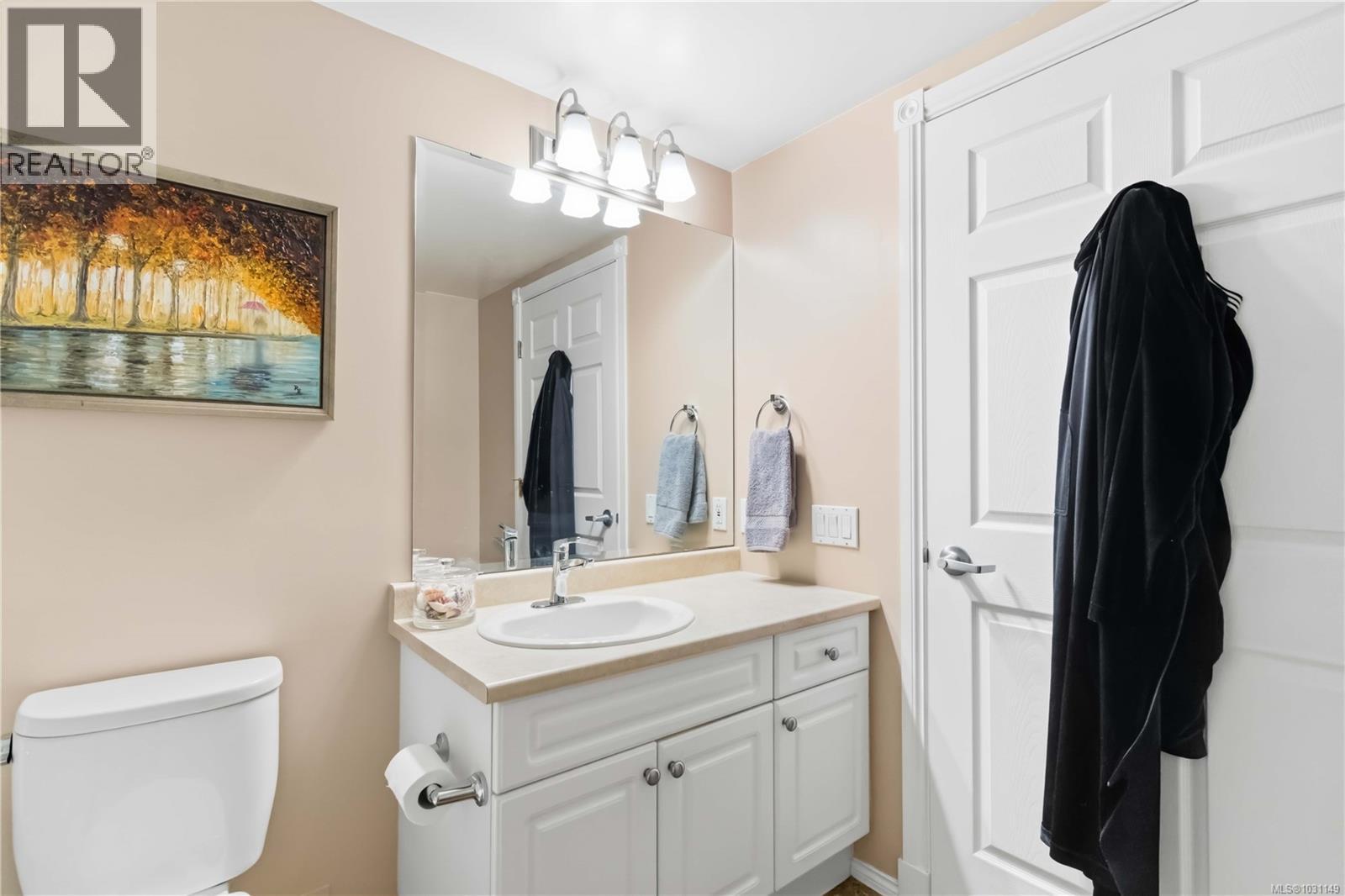 101 1521 Church Avenue, Saanich