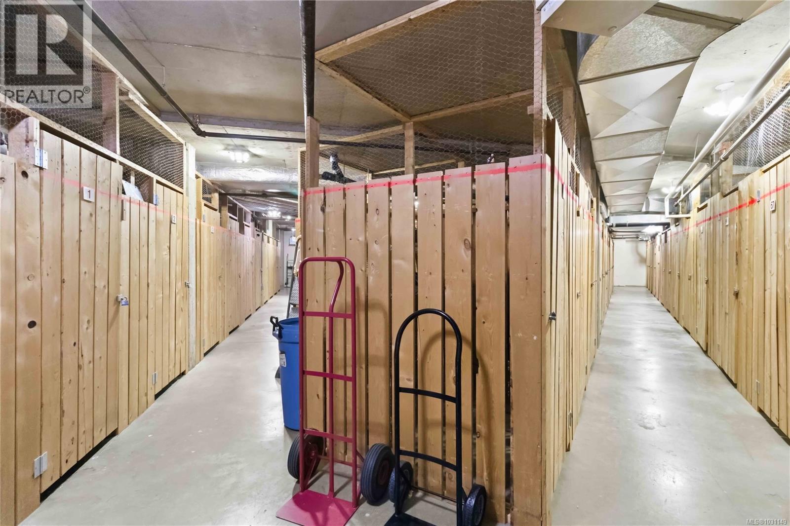 101 1521 Church Avenue, Saanich