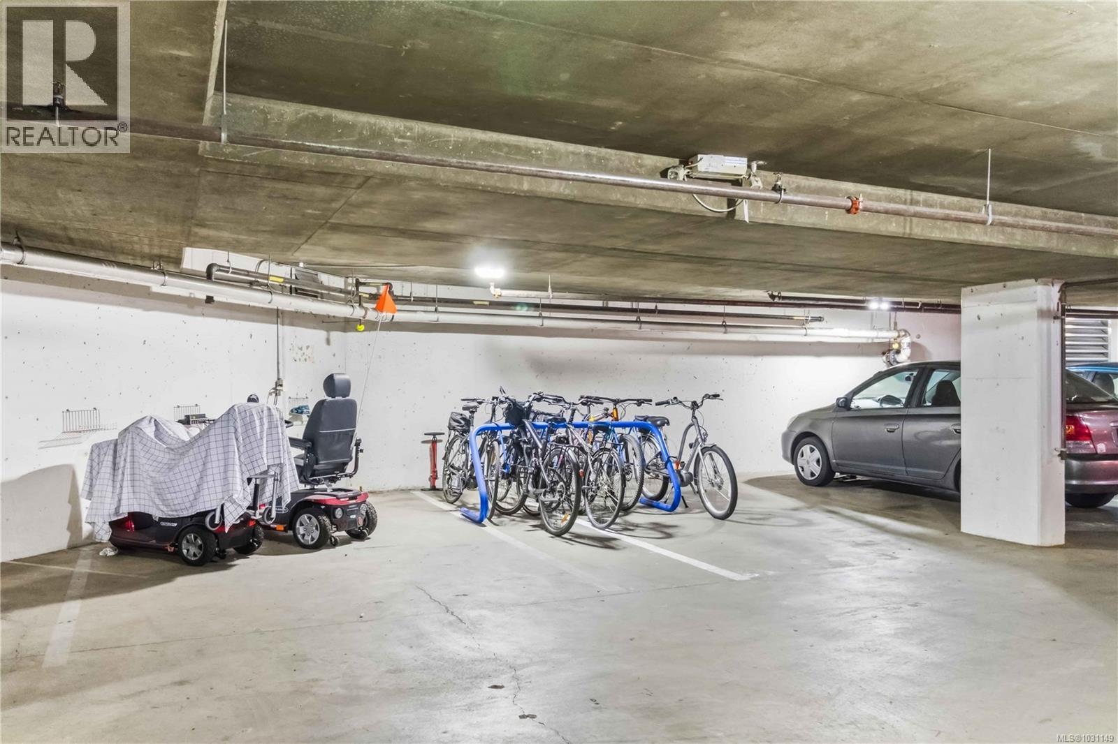 101 1521 Church Avenue, Saanich