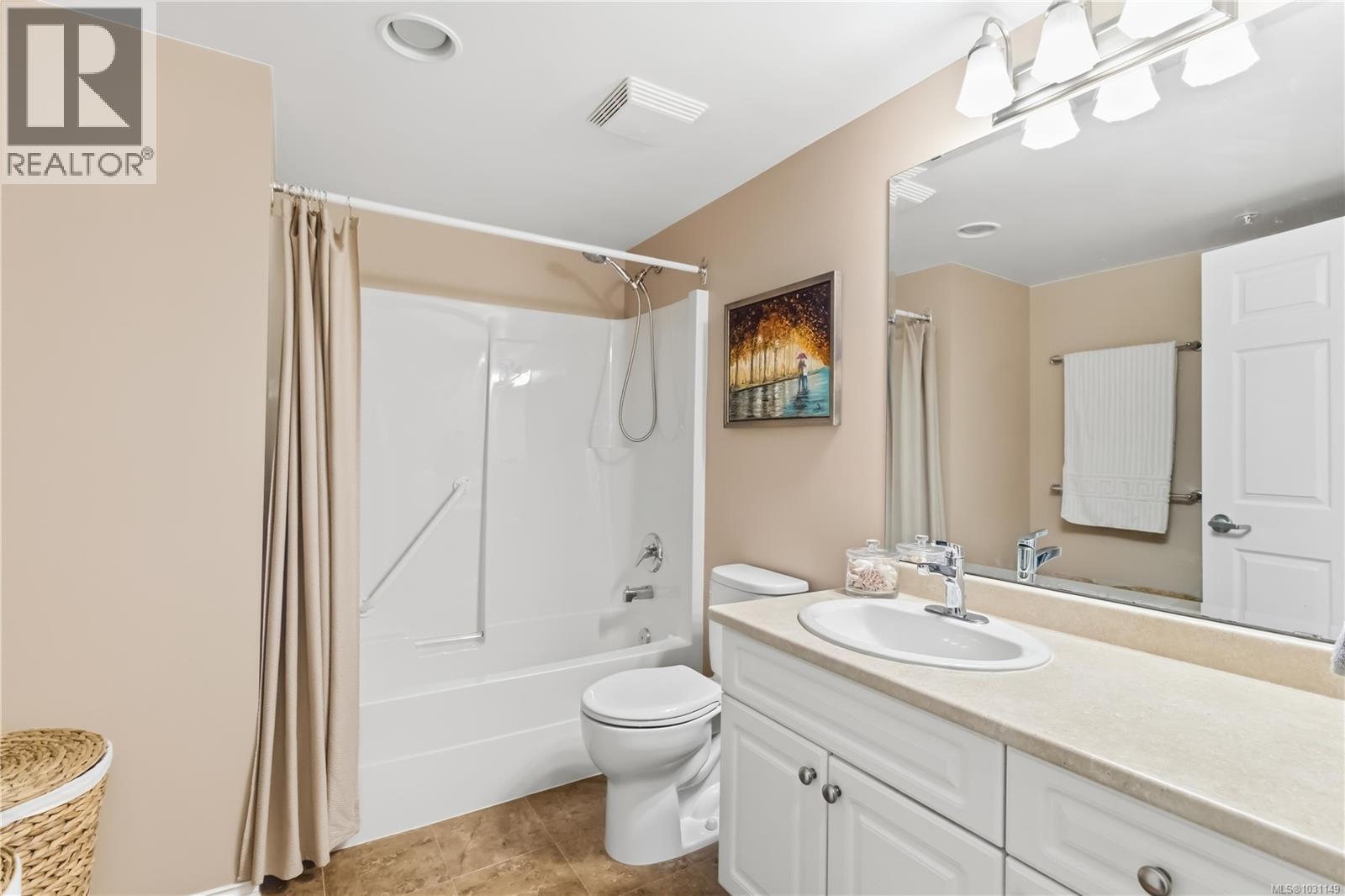 101 1521 Church Avenue, Saanich