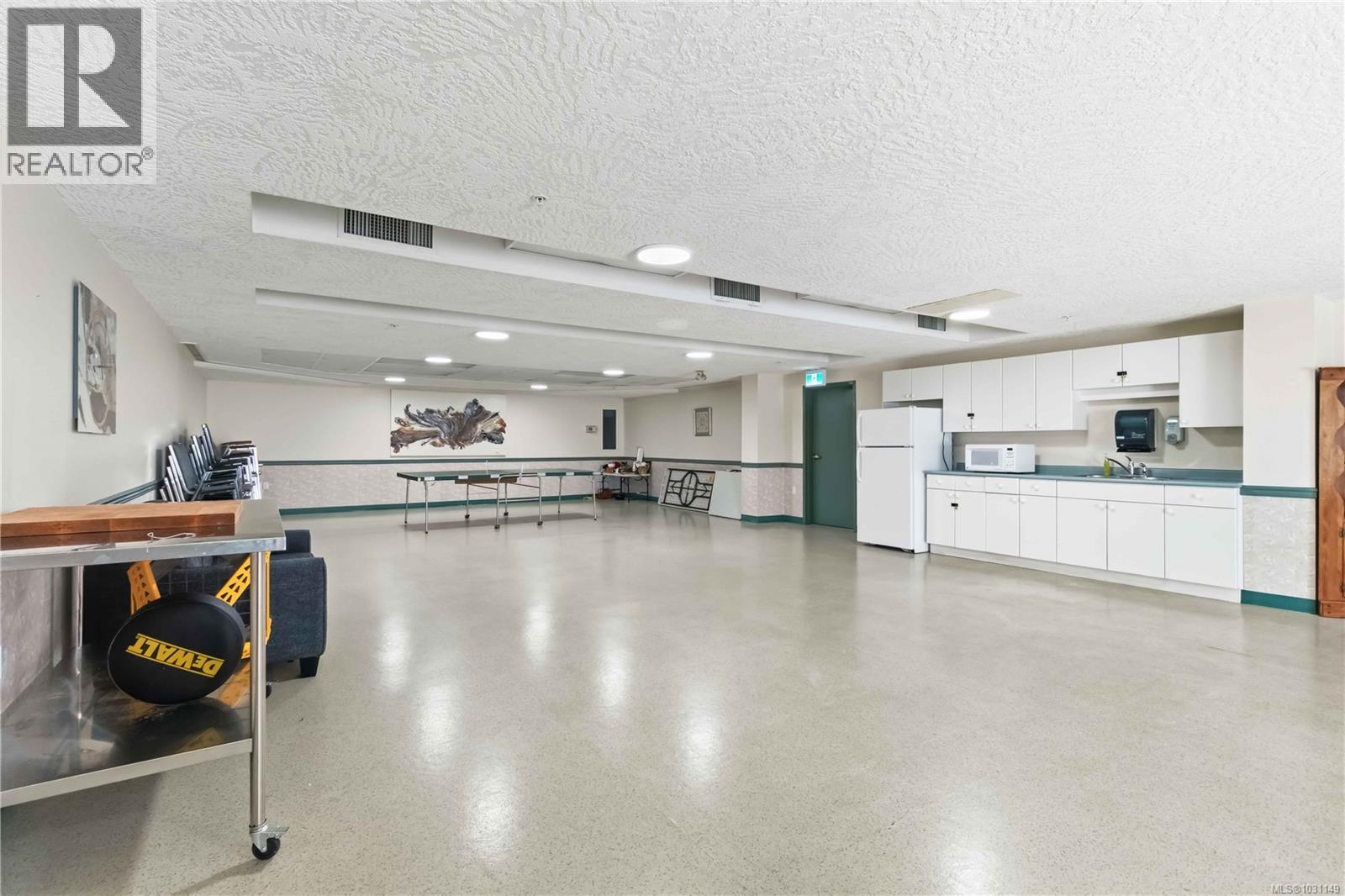 101 1521 Church Avenue, Saanich