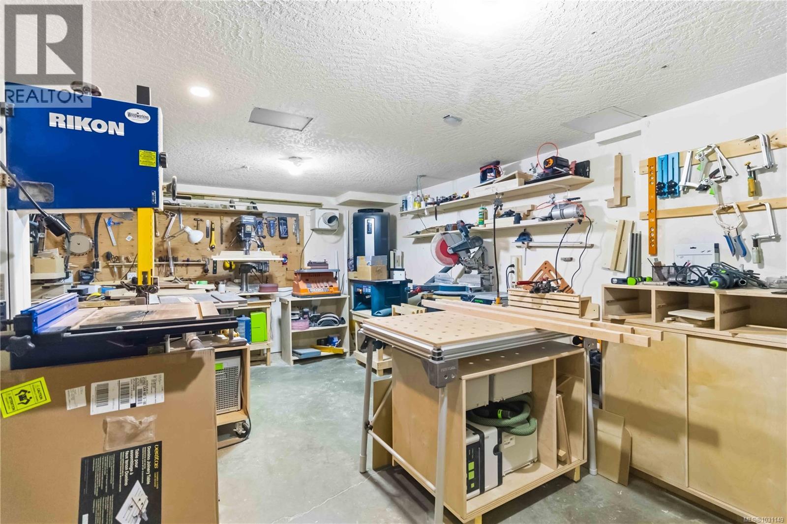 101 1521 Church Avenue, Saanich