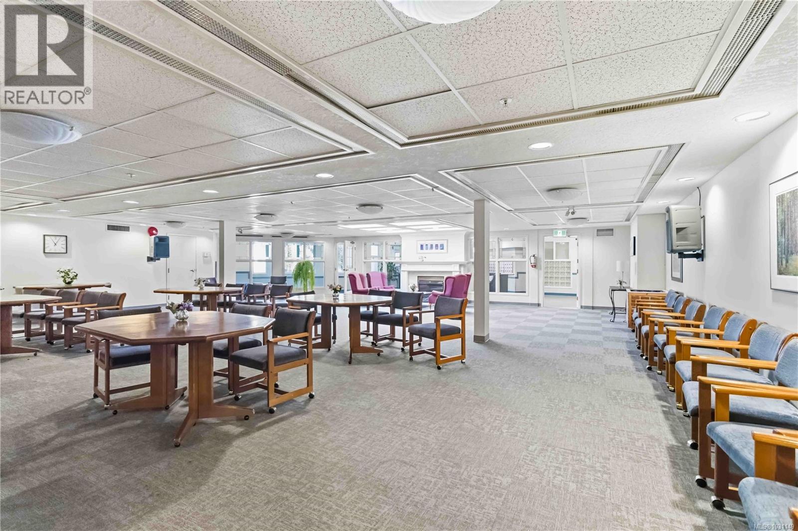 101 1521 Church Avenue, Saanich