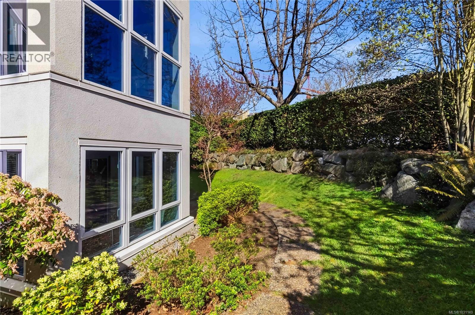 101 1521 Church Avenue, Saanich