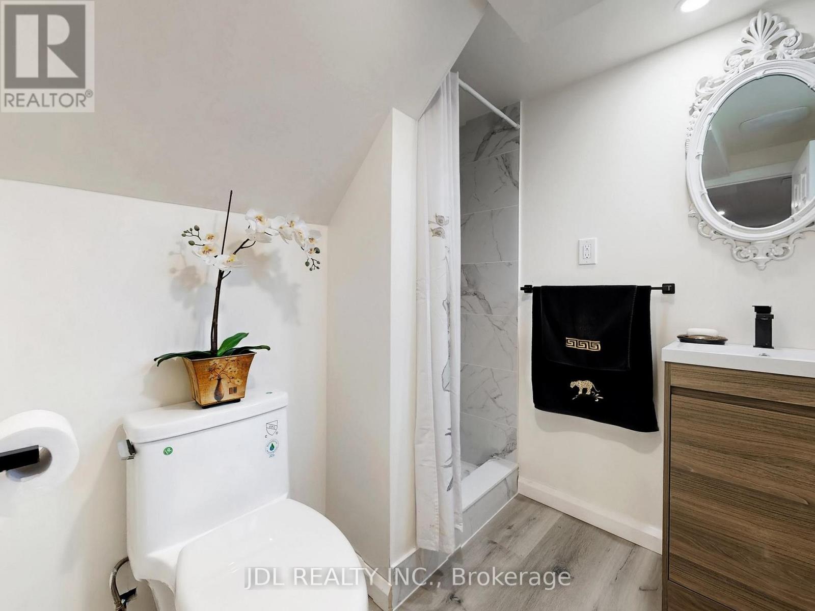 11 HEDGE ROAD - 24