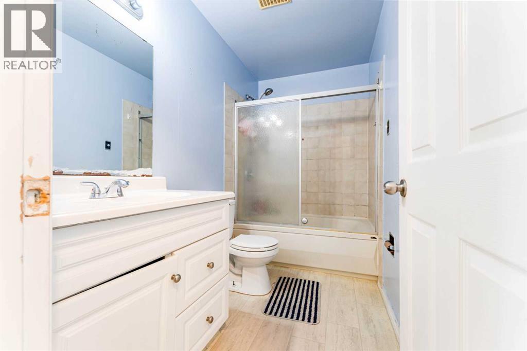 Single Family House 4 Level for Sale in  Templewood Drive NE Temple Calgary 