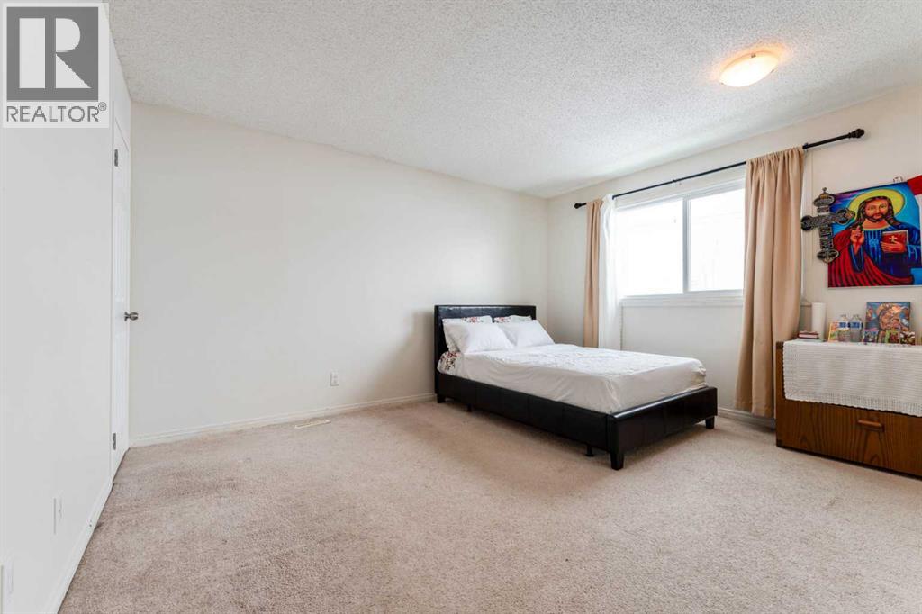 Single Family House 4 Level for Sale in  Templewood Drive NE Temple Calgary 