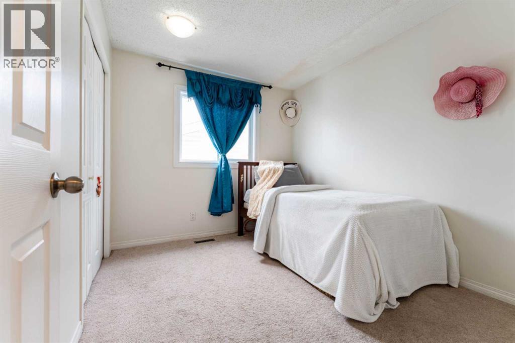 Single Family House 4 Level for Sale in  Templewood Drive NE Temple Calgary 