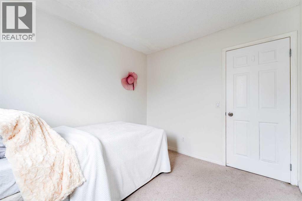 Single Family House 4 Level for Sale in  Templewood Drive NE Temple Calgary 