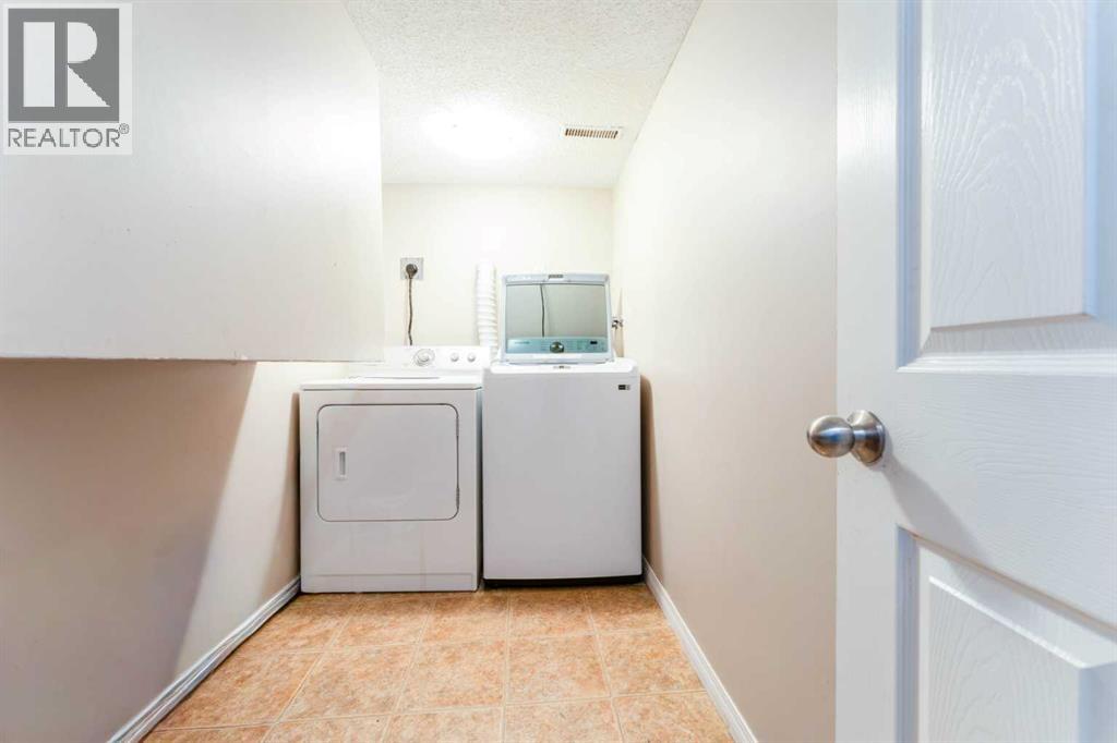 Single Family House 4 Level for Sale in  Templewood Drive NE Temple Calgary 