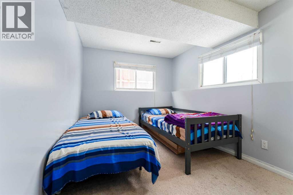 Single Family House 4 Level for Sale in  Templewood Drive NE Temple Calgary 