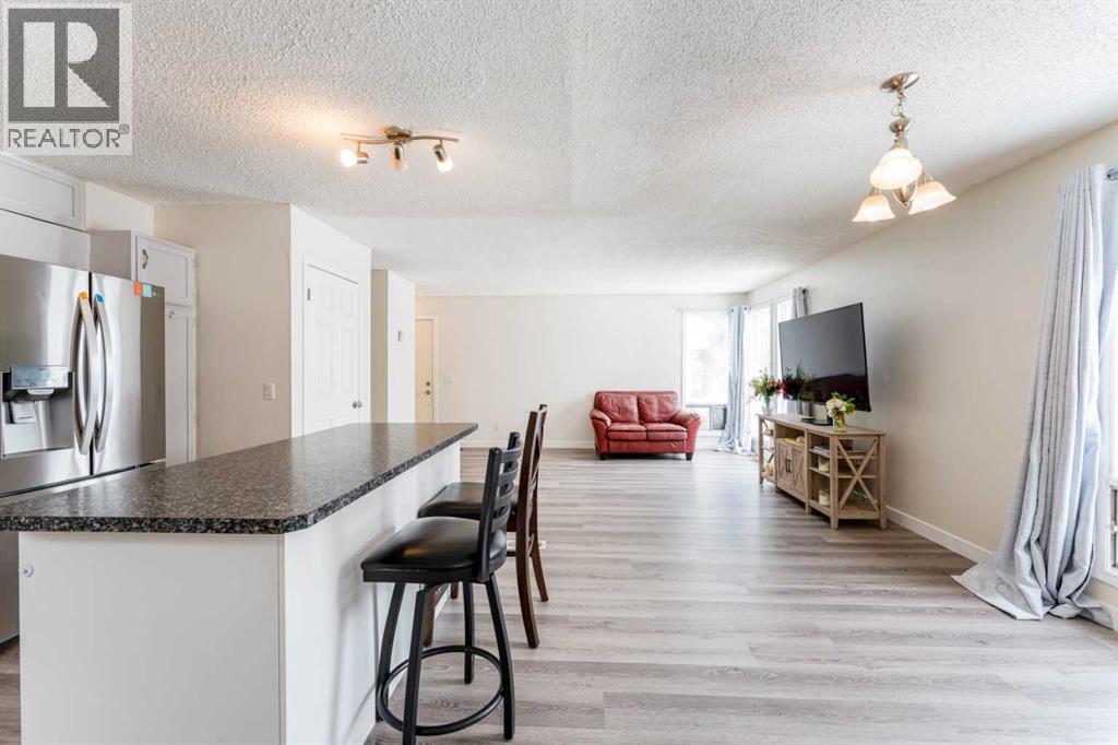 Single Family House 4 Level for Sale in  Templewood Drive NE Temple Calgary 